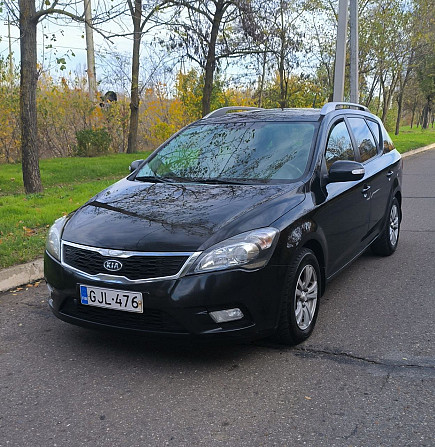 На автомате хороший автомобиль для семьи. Тирасполь - изображение 1