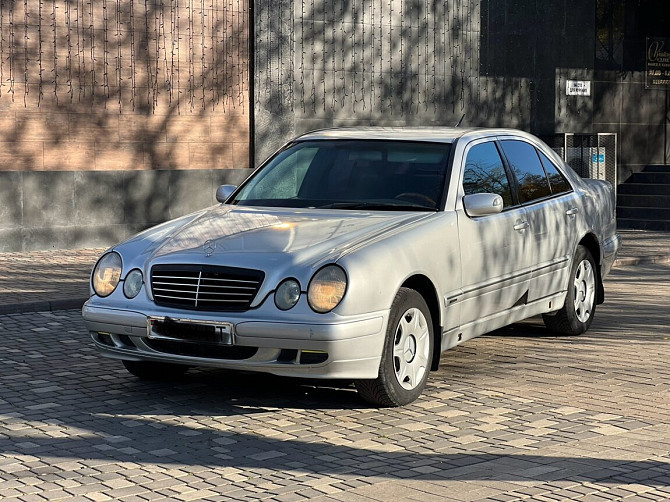 Мерседес 210 в хорошем состоянии звоните пишите. Тирасполь - изображение 1