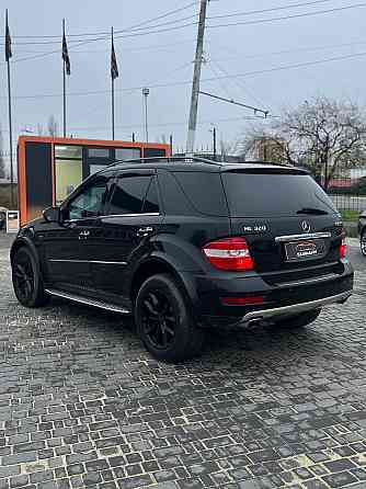 Шикарный мерседес мл можно на обмен пишите. Тирасполь