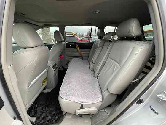 Надежный паркетник полный привод максималка.7 мест. пишите Тирасполь