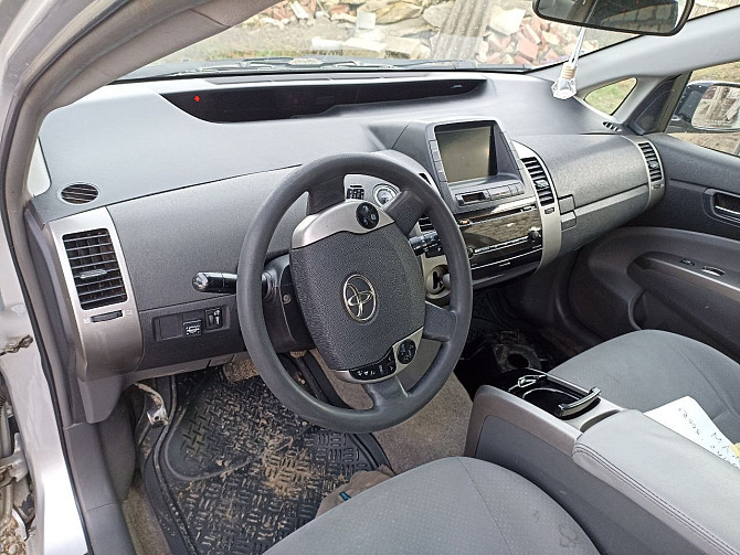 Приус в хорошем состоянии гибрид и газ метан пишите Тирасполь - изображение 4