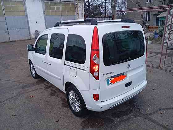 Очень экономный вместительный минивен пишите Тирасполь