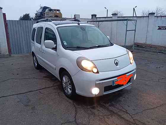 Очень экономный вместительный минивен пишите Тирасполь