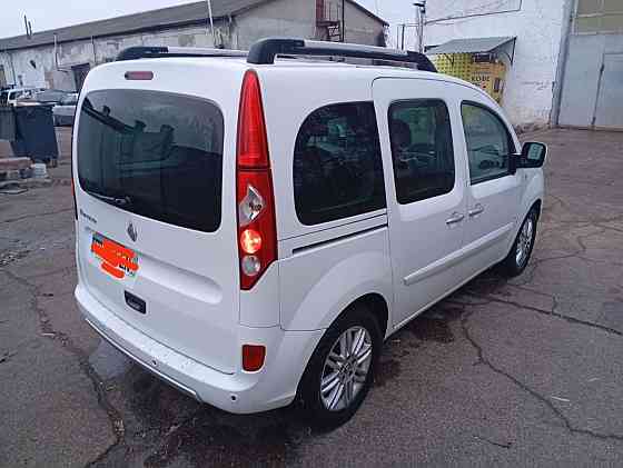 Очень экономный вместительный минивен пишите Тирасполь