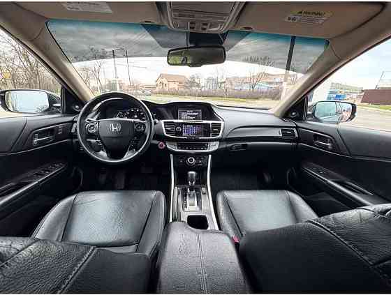 Шикарная хонда аккорд гибрид максимальная комплектация пишите Тирасполь