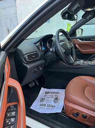 Мазерати Шикарный новенький кроссовер или на обмен пишите Тирасполь