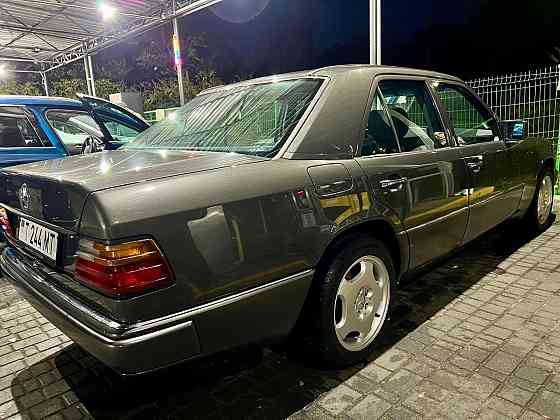 Легендарный мерседес 124 вложили много любви и средств более 5 тыс дол пишите Тирасполь