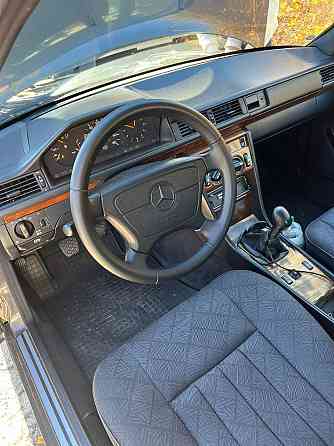 Легендарный мерседес 124 вложили много любви и средств более 5 тыс дол пишите Тирасполь