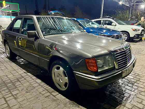 Легендарный мерседес 124 вложили много любви и средств более 5 тыс дол пишите Тирасполь