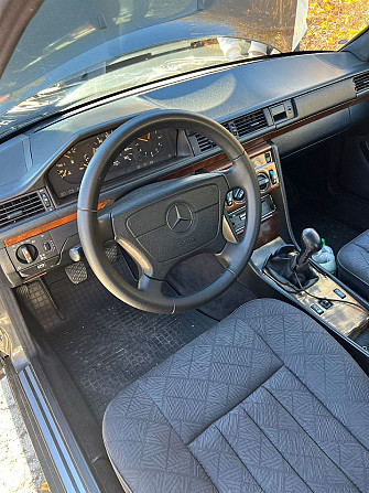 Легендарный мерседес 124 вложили много любви и средств более 5 тыс дол пишите Тирасполь - изображение 2