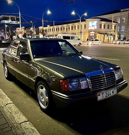 Легендарный мерседес 124 вложили много любви и средств более 5 тыс дол пишите Тирасполь - изображение 1