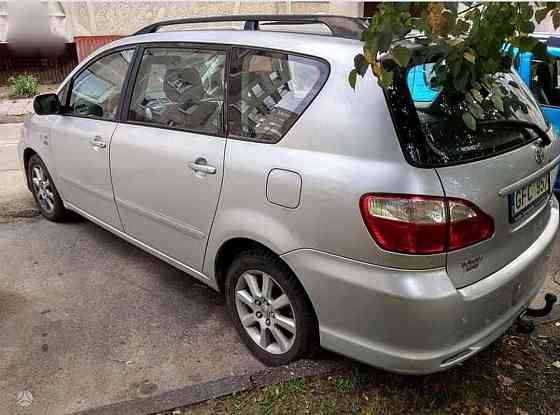 Тайота авенсис верса 7 мест только приехала можно на обмен пишите Tiraspol