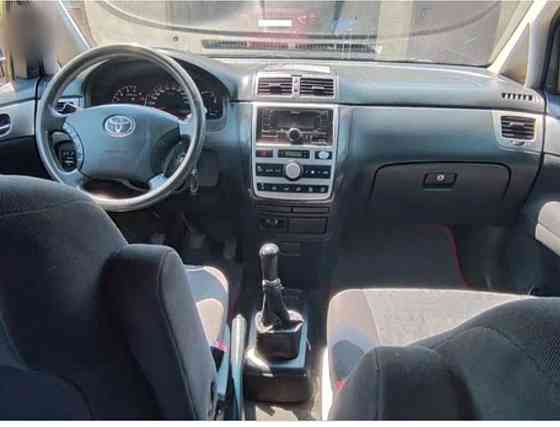 Тайота авенсис верса 7 мест только приехала можно на обмен пишите Tiraspol