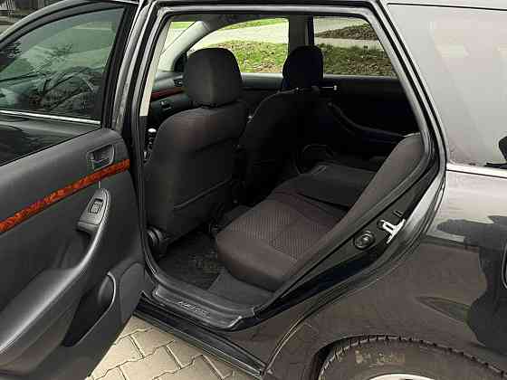 Тайота авенсис хорошая комплектация можно на обмен 77751188 пишите Тирасполь