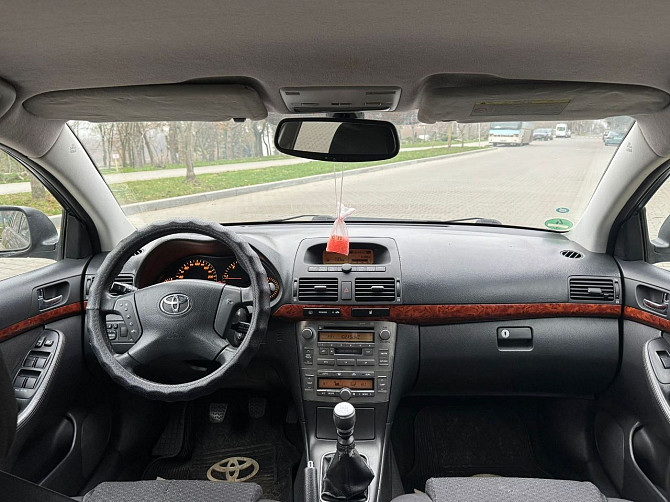 Тайота авенсис хорошая комплектация можно на обмен 77751188 пишите Тирасполь - изображение 2