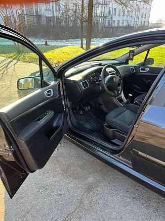 Экономичная машинка в отличном состоянии пишите 77751188 ватсап телеграм Тирасполь