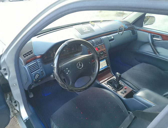 Мерседес 210 в хорошей комплектации можно на обмен пишите 77751188 Тирасполь - изображение 2