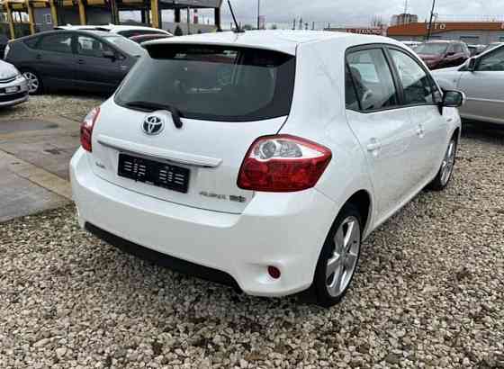 Тайота аурис гибрид на обмен пишите по номеру 77751188 Тирасполь