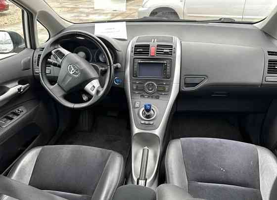 Тайота аурис гибрид на обмен пишите по номеру 77751188 Тирасполь