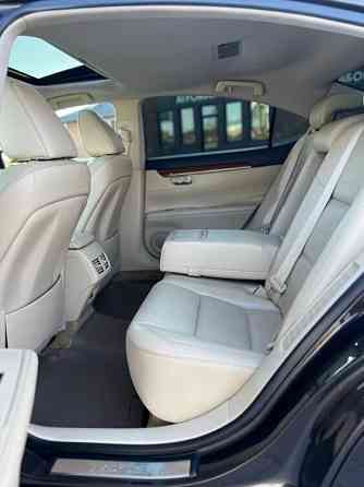 Красивый лексус ес очень комфортный можно на обмен пишите 77751188 Tiraspol