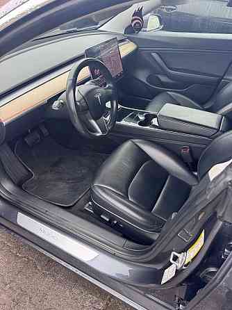 Тесла модел три можно на обмен пишите 77751188 Tiraspol