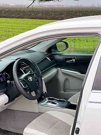 Тайота камри хорошая комплектация пишите по номеру 77751188 Тирасполь