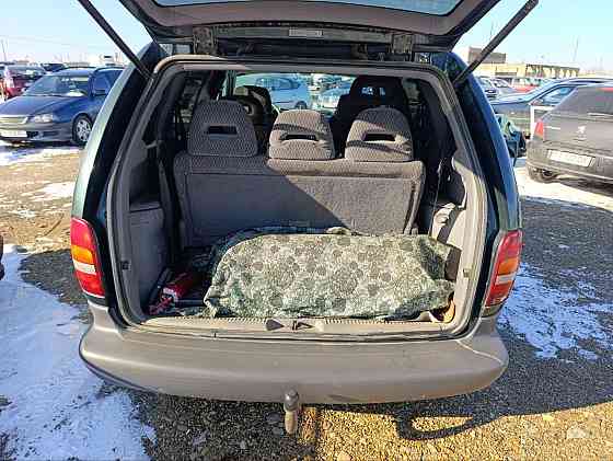 Крайслер вояджер надежный минивен газ метан пишите 77751188 на обмен Тирасполь