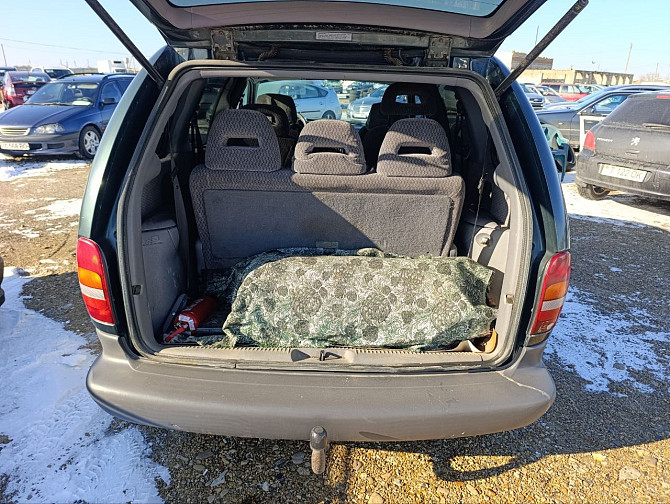 Крайслер вояджер надежный минивен газ метан пишите 77751188 на обмен Тирасполь - изображение 6