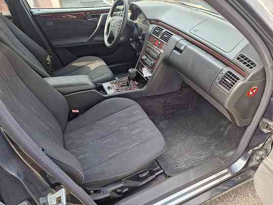 Мерседес на полном ходу на автомате пишите 77751188 Тирасполь