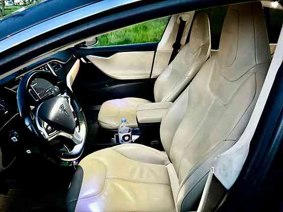 Шикарная тесла в идеальном состоянии пишите по номеру 77751188 Tiraspol