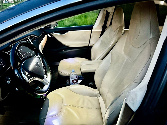 Шикарная тесла в идеальном состоянии пишите по номеру 77751188 Tiraspol - fotografie 2