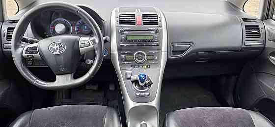 Аурис гибрид растаможена пишите по номеру 77751188 Tiraspol