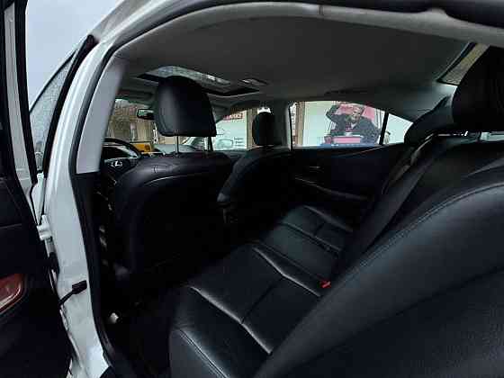 Надежный лексус гибрид пишите по номеру тел 77751188 Тирасполь