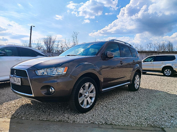 Митсубиси аутлендер диз автомат пишите по номеру тел 77751188 Тирасполь - изображение 1